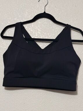 Running girl Women's Black V-Neck Bralette Crop Top